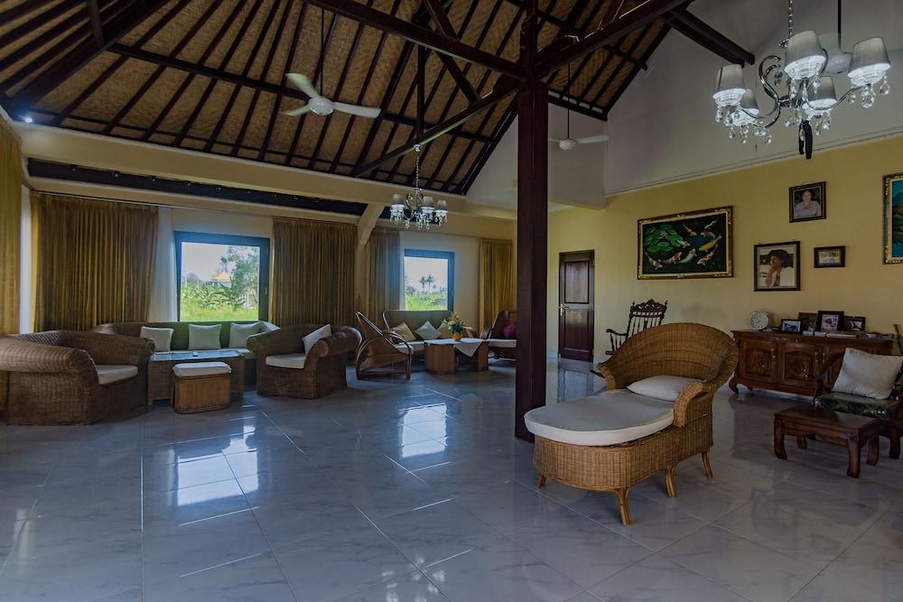 Villa Sari Cucukan - Lobby Sitting Area