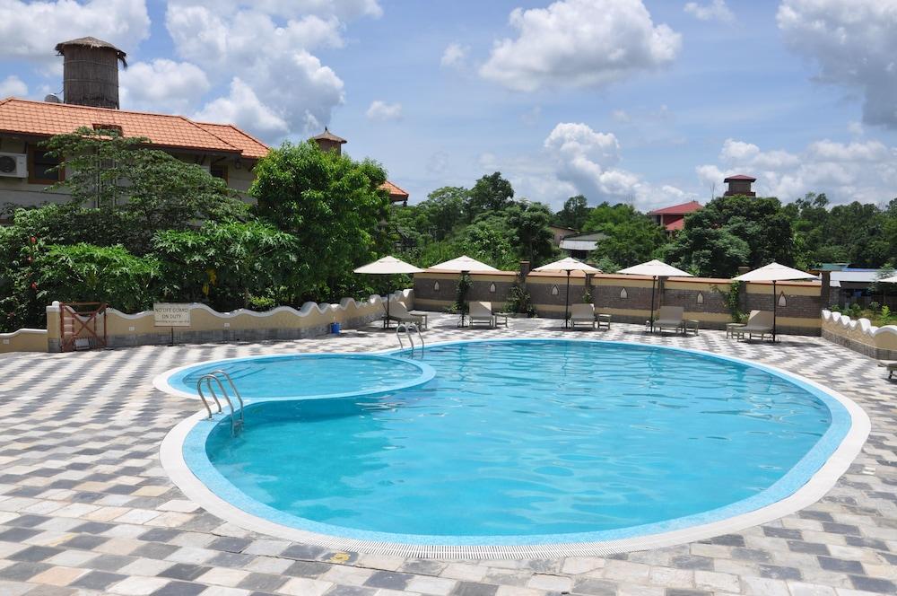 Green Park Chitwan - Outdoor Pool