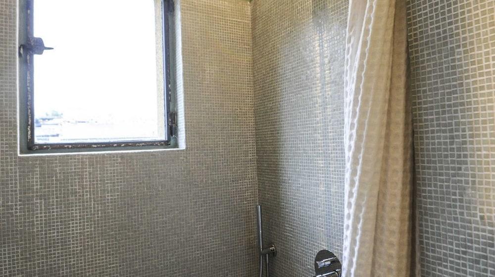 أريبيرتو 19 - Bathroom Shower