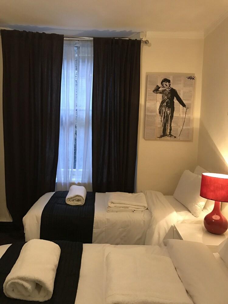 Carlton Kensington Apartments - Room
