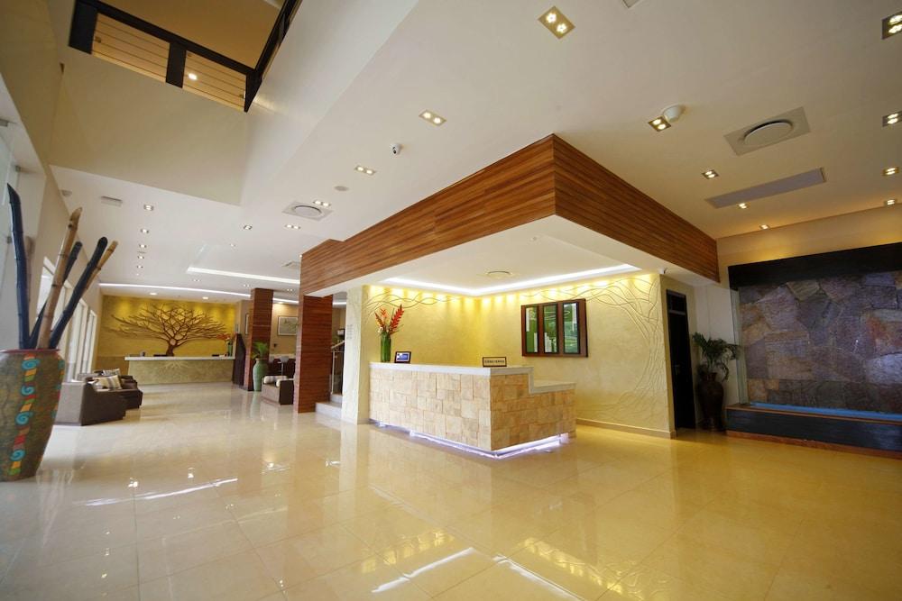Best Western Premier Garden Hotel Entebbe - Lobby