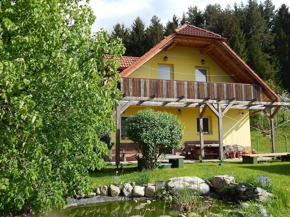 Sunny Holiday House B&B - Featured Image