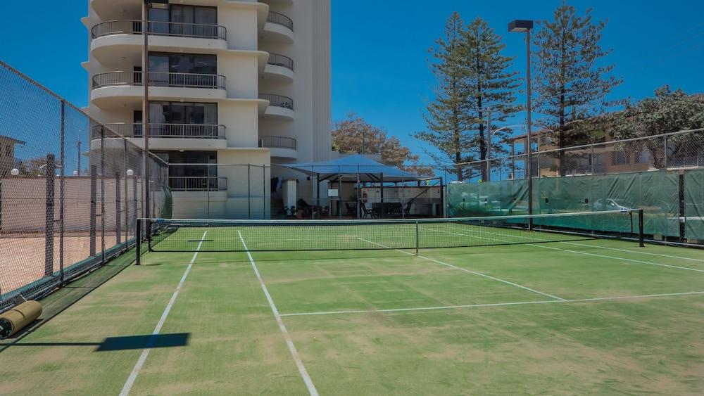 Boulevard North Holiday Apartments - Tennis Court