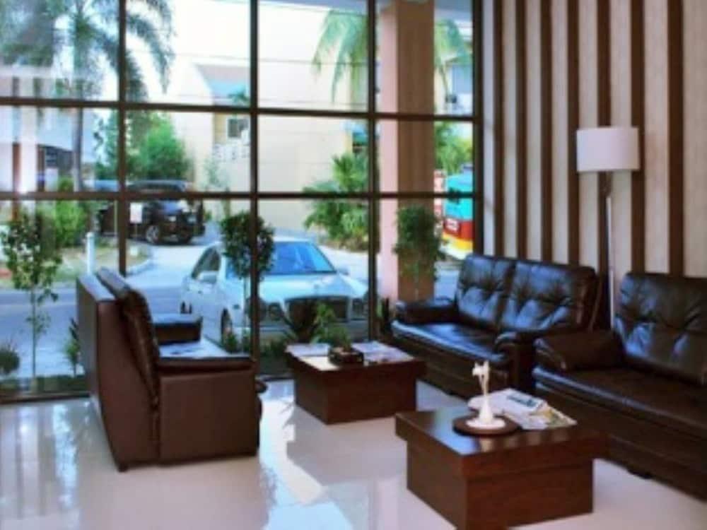 Terrace Hotel Subic Bay - Lobby Sitting Area