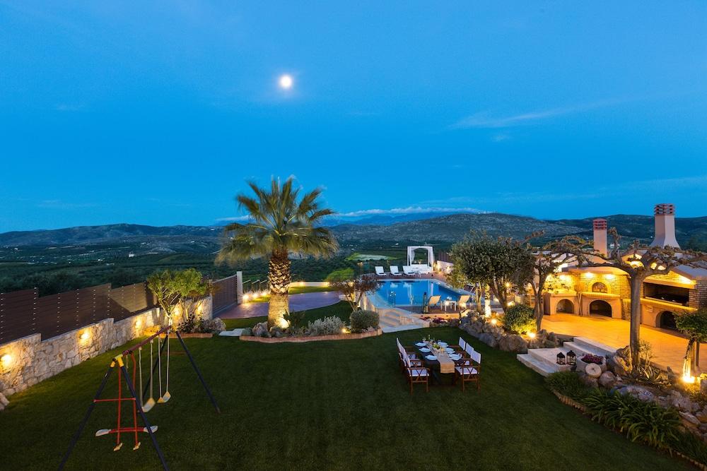 Luxury Villa Margarita - Property Grounds