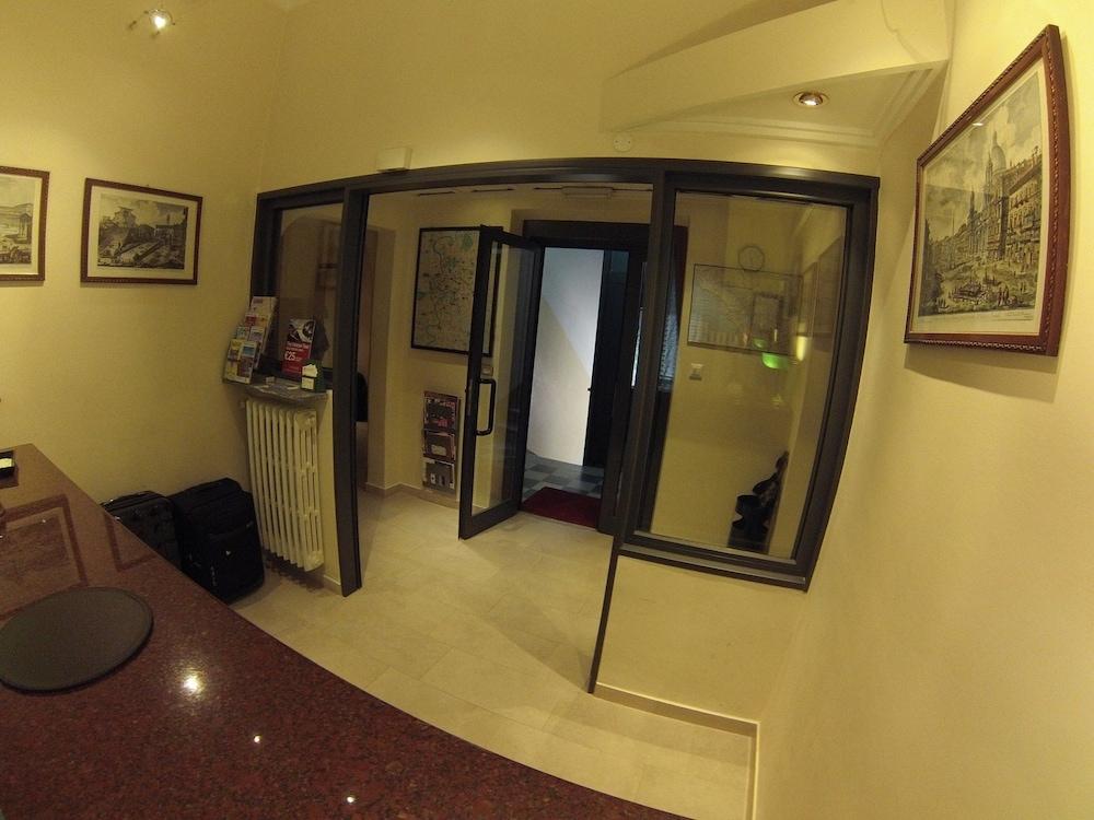 Hotel Fiorenza - Interior Entrance