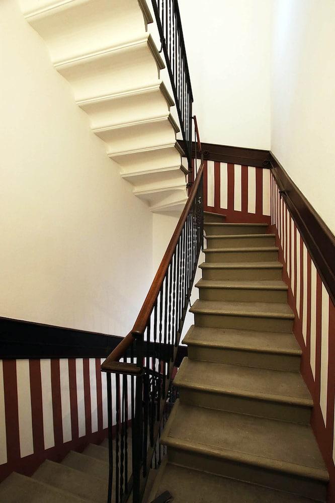 سويت آند هاوس بيانكا دي سافويا - Staircase