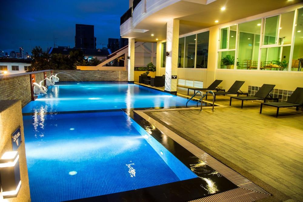 Patio Luxury Suites - Outdoor Pool