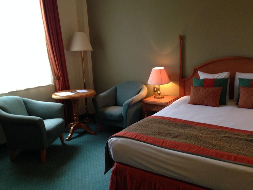 Coulsdon Manor Hotel and Golf Club - Room