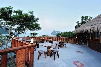 Phuphaya Seaview Resort - Terrace/Patio