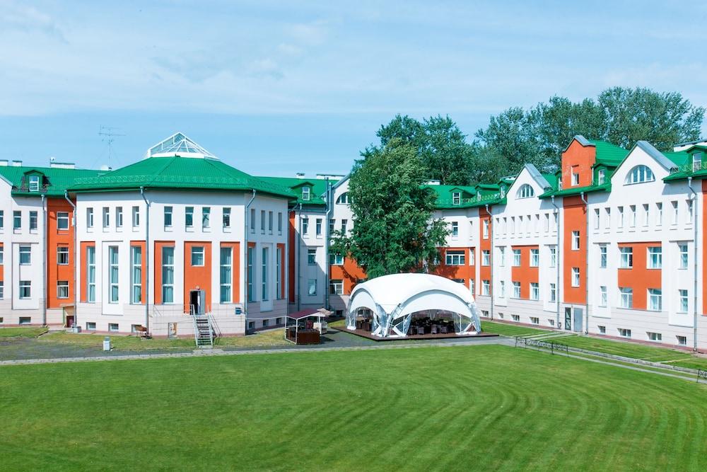 Hotel Park Krestovskiy - Featured Image