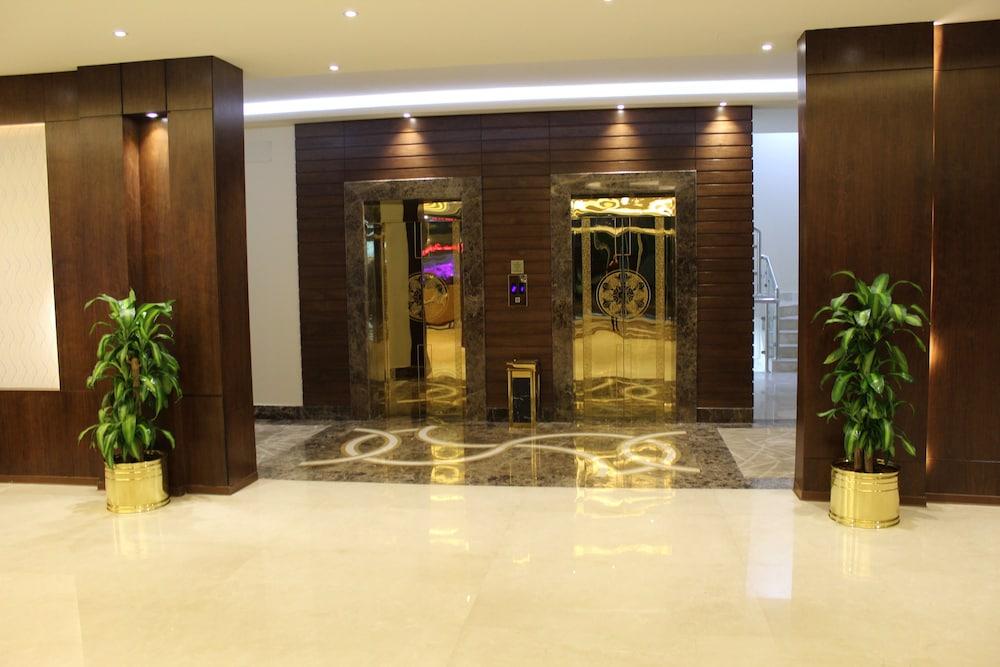 Pestana Hotel & Suites 2 - Lobby