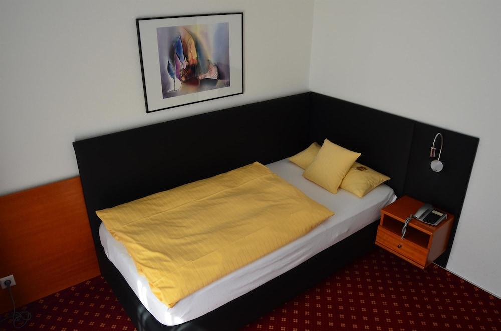 Hotel Schwert - Room