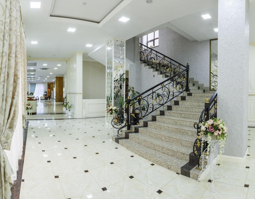 Plaza Hotel Bishkek - Lobby