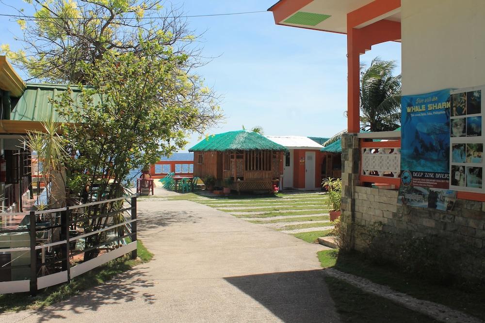 Maxvir Inn Beach Resort - Interior Entrance