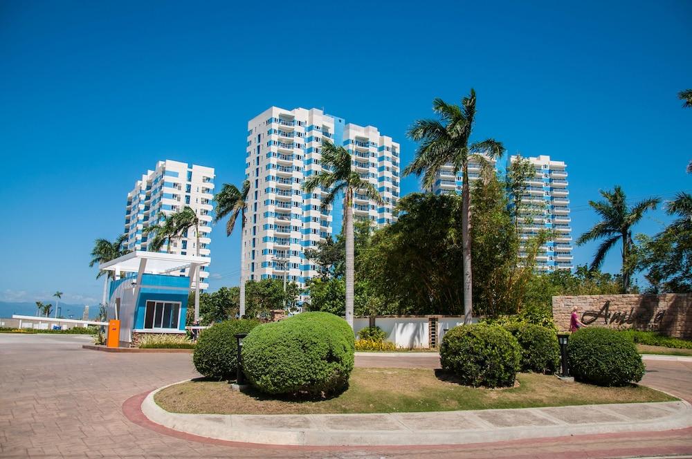 Mactan Seaside Apartments - Property Grounds