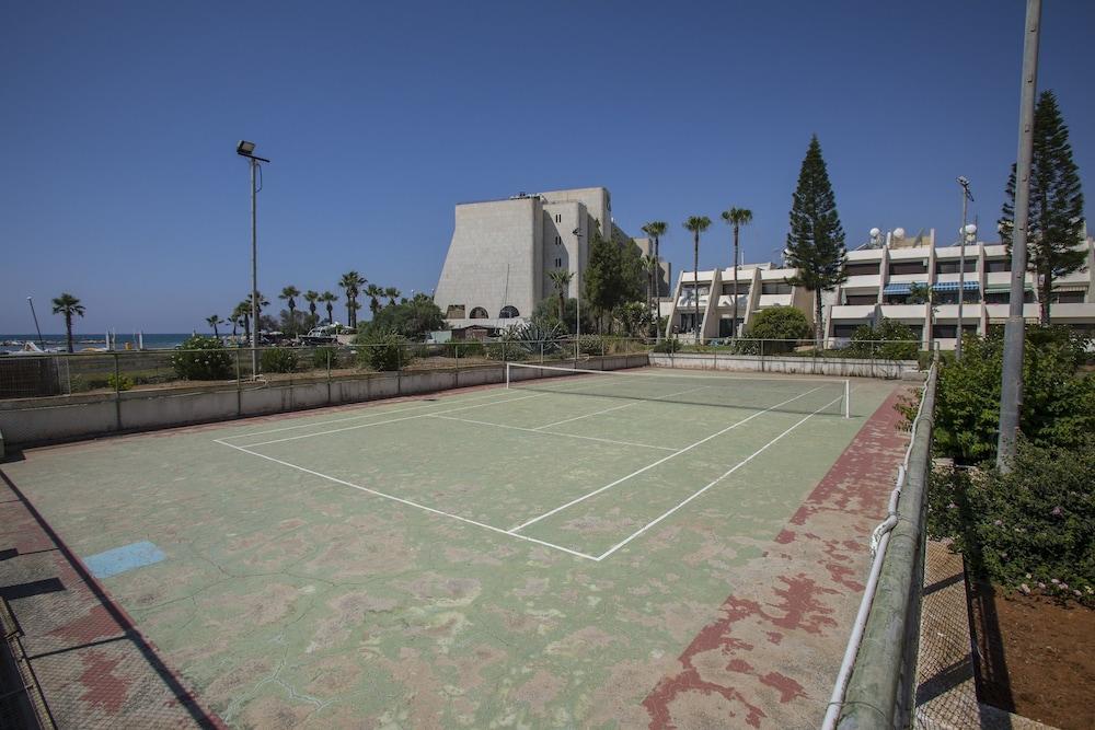Lordos Sunshore Beachfront Suite - Tennis Court