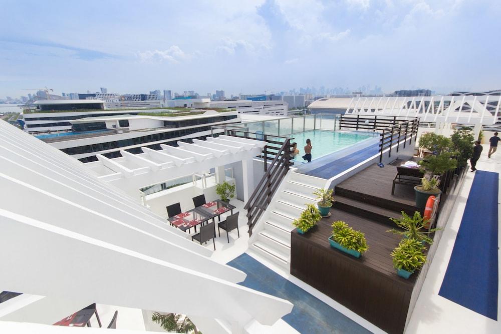 Microtel by Wyndham Mall of Asia - Rooftop Pool