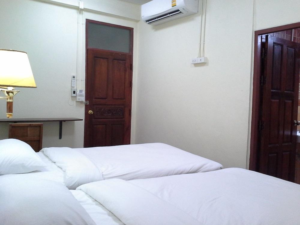 BC guesthouse Banglamphu - Room