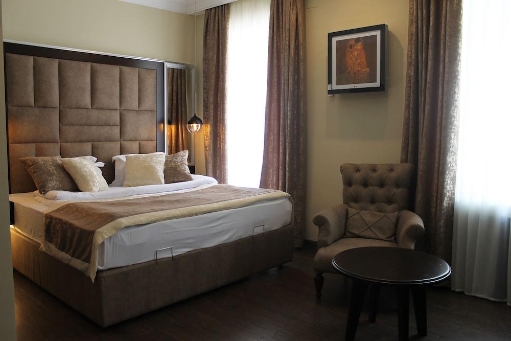 Ambassador Hotel Almaty - Room