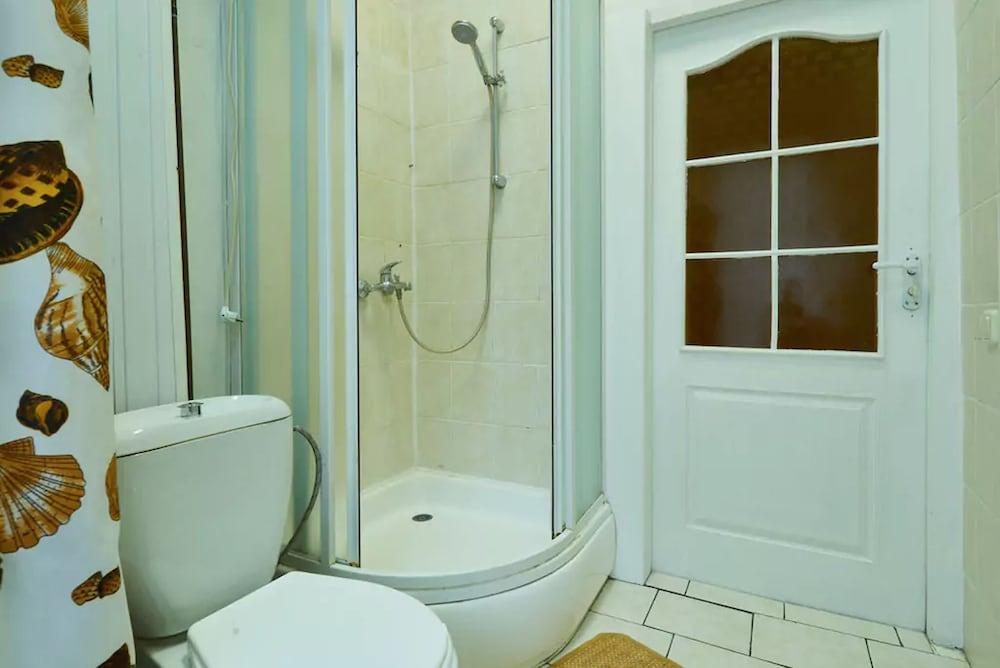 Home-Hotel Kostelnaya 3 - Bathroom Shower