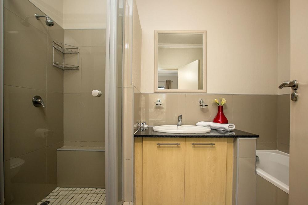 Alpha Lux Apartments - Bathroom