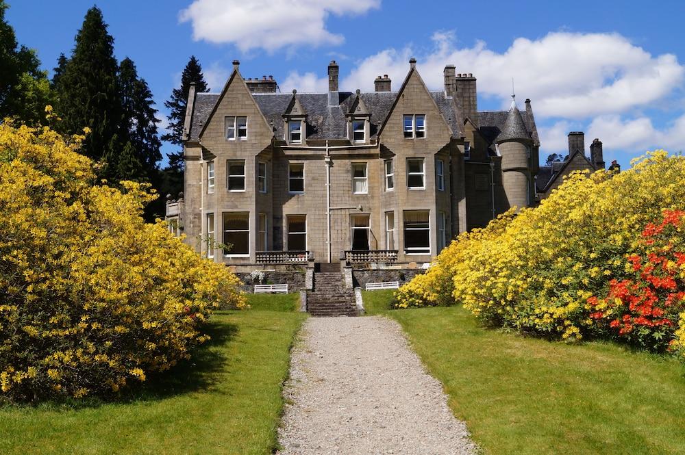 Glengarry Castle Hotel - Featured Image