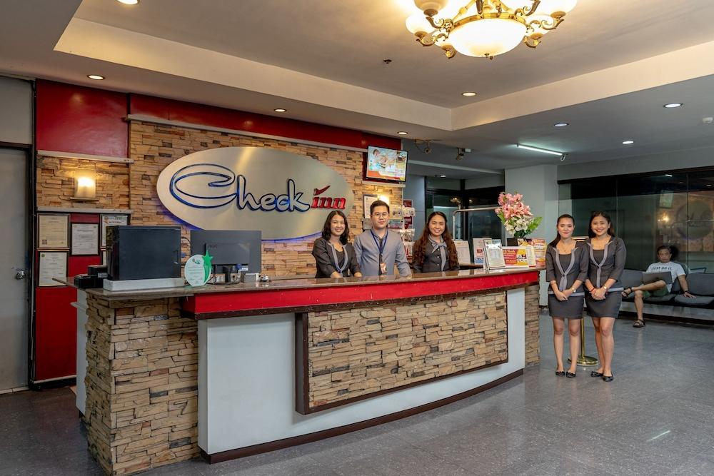 RedDoorz Check Inn Bacolod - Reception