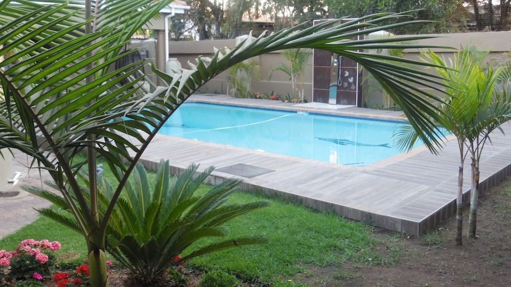 Elegant and Exclusive Boutique Guesthouse - Outdoor Pool