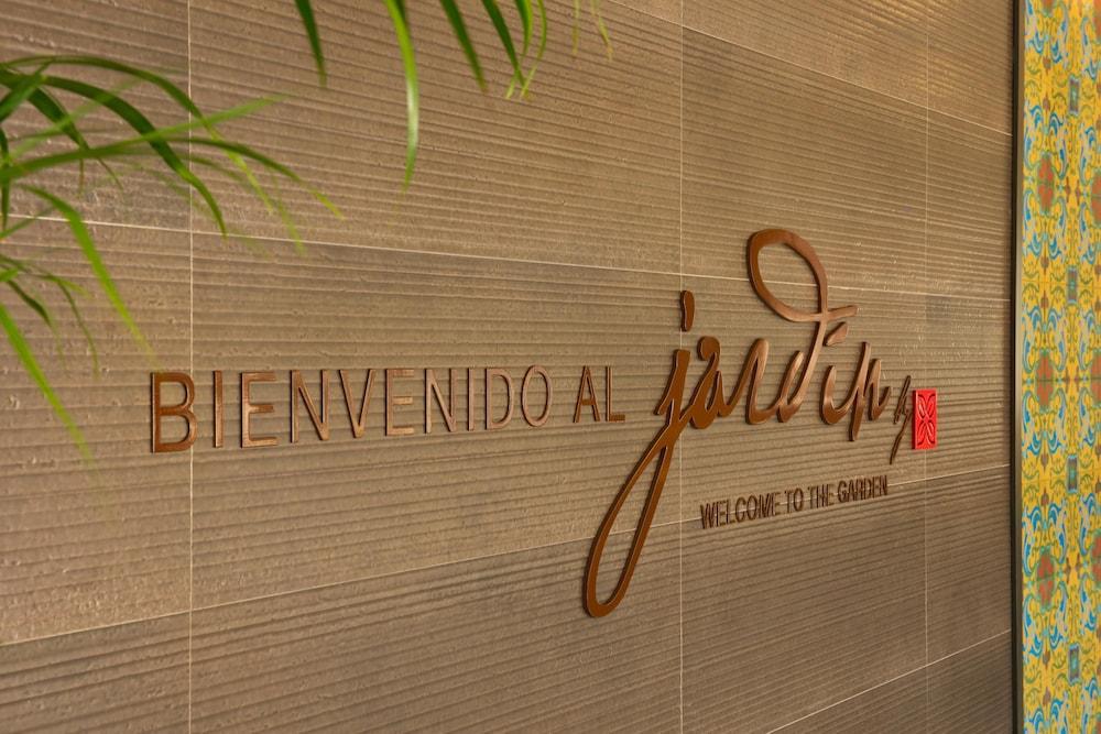 Hilton Garden Inn Sevilla - Interior Entrance