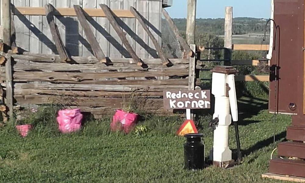 Redneck Korner - Property Grounds