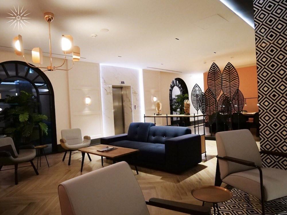 Iliria Boutique Hotel - Lobby Sitting Area