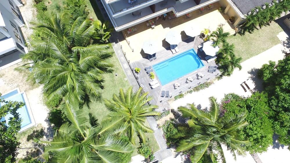 Crown Beach Hotel - Aerial View