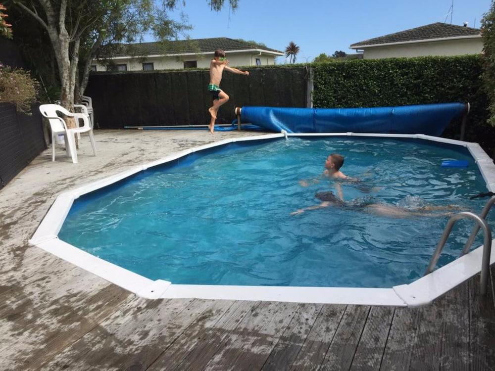 Arrow Motel Apartments - Outdoor Pool