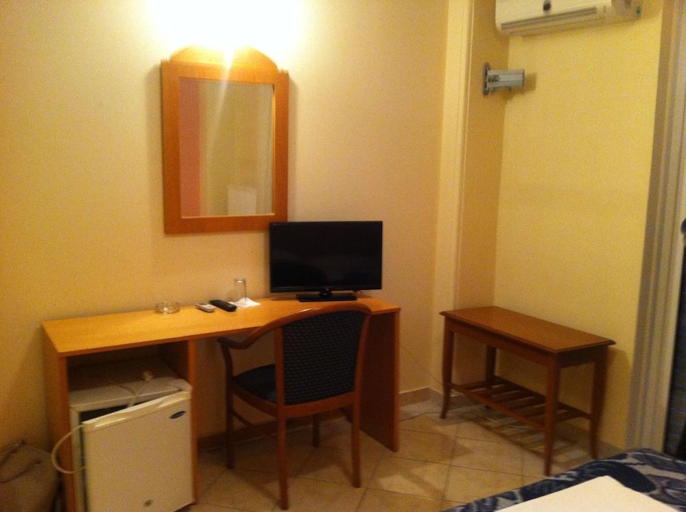 Cybele Kifisia Apartments - Room