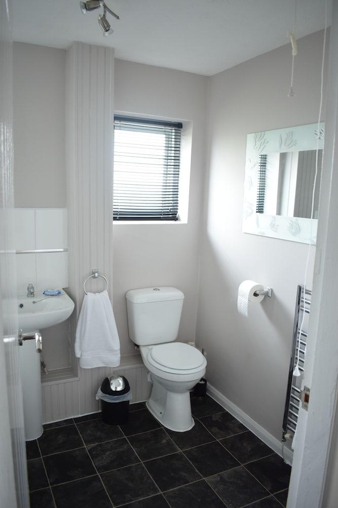 Bewick Crescent Serviced Accomodation - Bathroom