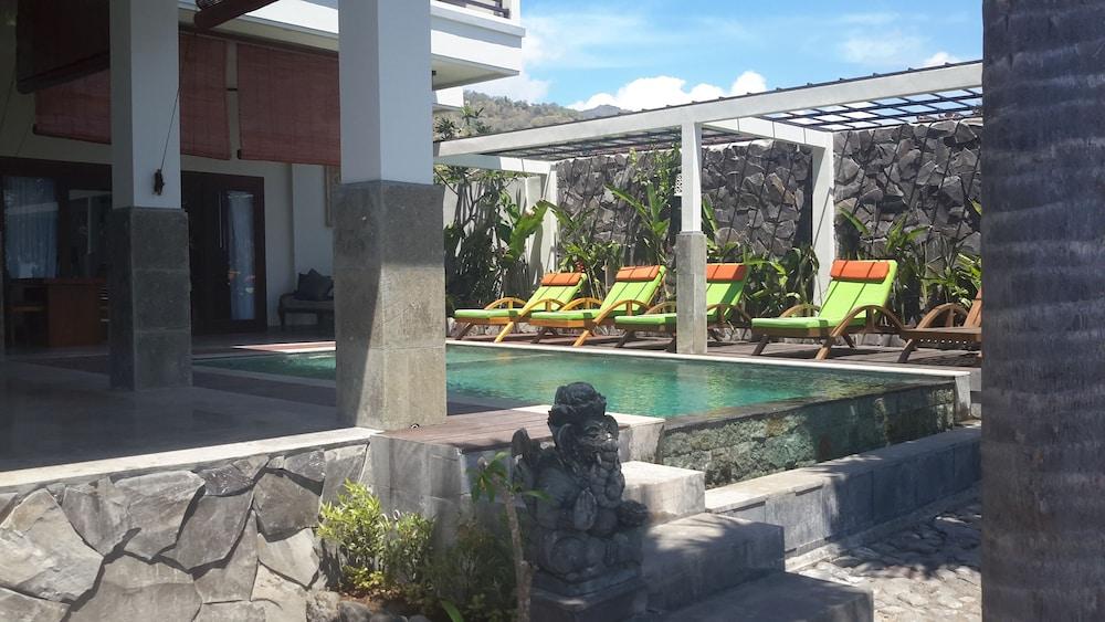 Amed Beach Villa - Outdoor Pool
