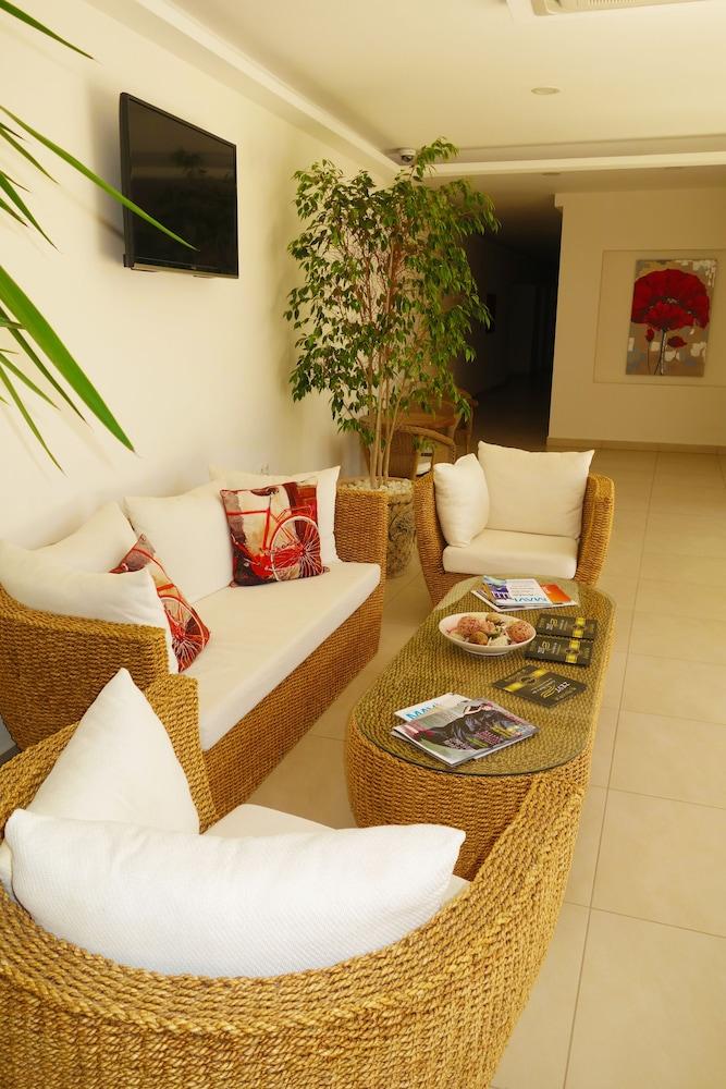 Zest Exclusive Hotel and Spa - Lobby Sitting Area