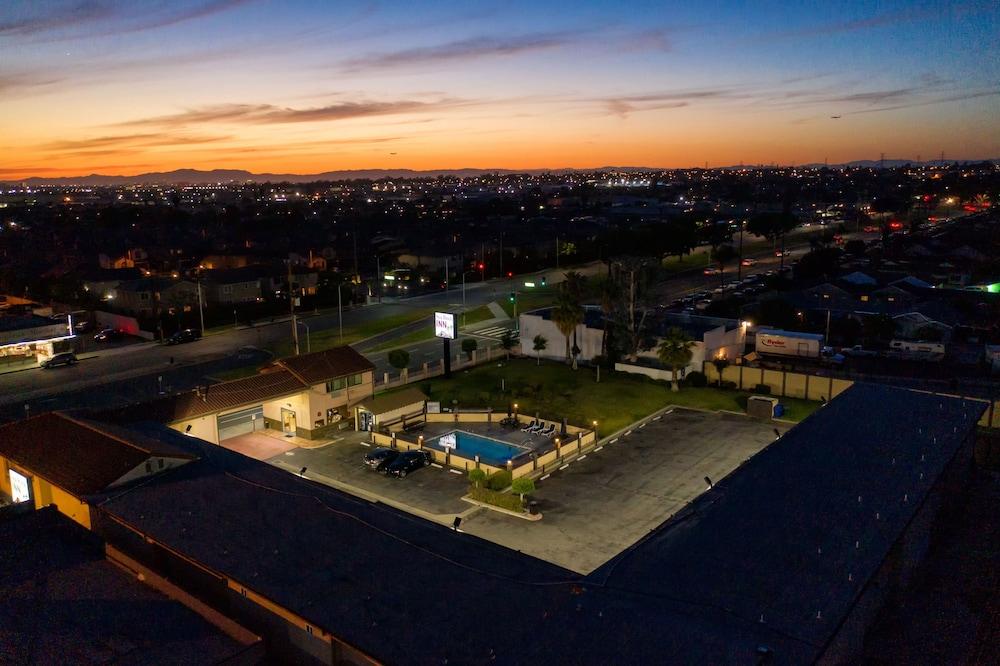 Sea Rock Inn - Los Angeles - Aerial View