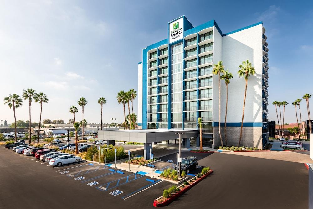 Holiday Inn Express And Suites Santa Ana - Orange County, an IHG Hotel - Exterior