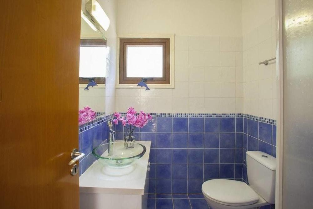 Protaras Villa Euphoria - Bathroom