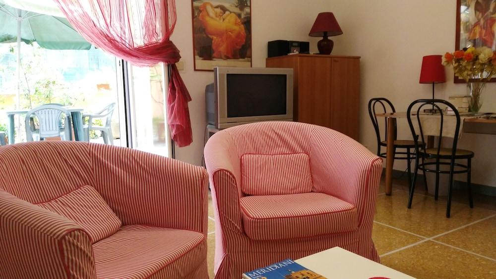 Trionfal Apartment - Living Room