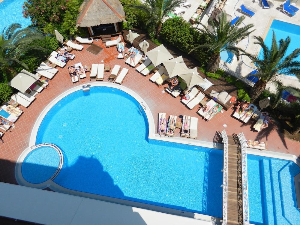 Hawaii Hotel - Outdoor Pool