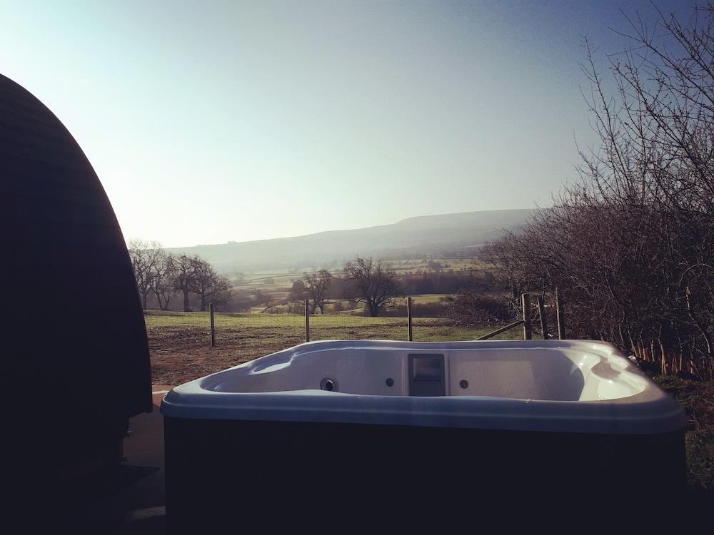 Wensleydale Glamping Pods - Private Spa Tub
