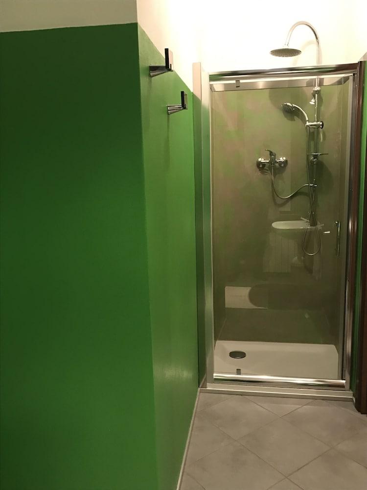 هوم آند جو - 8 - Bathroom
