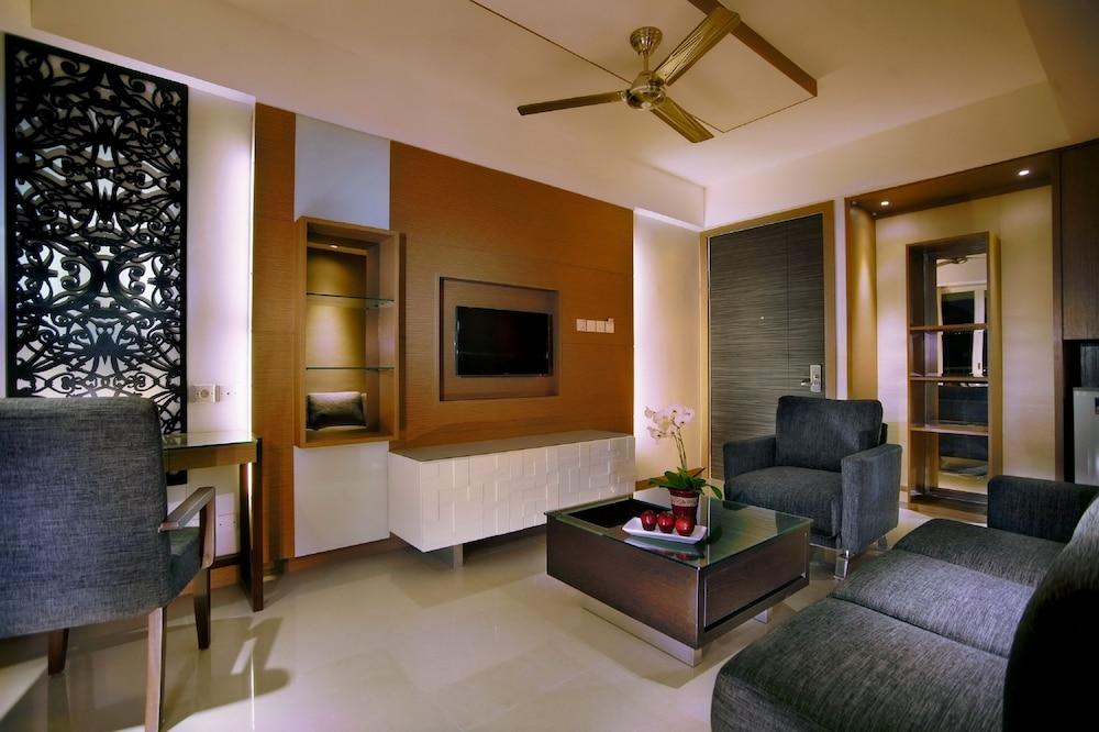 The Malibu Suites Balikpapan by Sissae Living - Featured Image