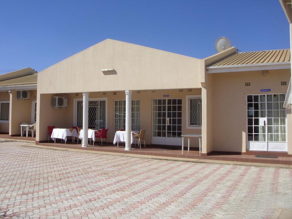 Lusaka Mosi-O-Tunya Executive Lodge - Exterior