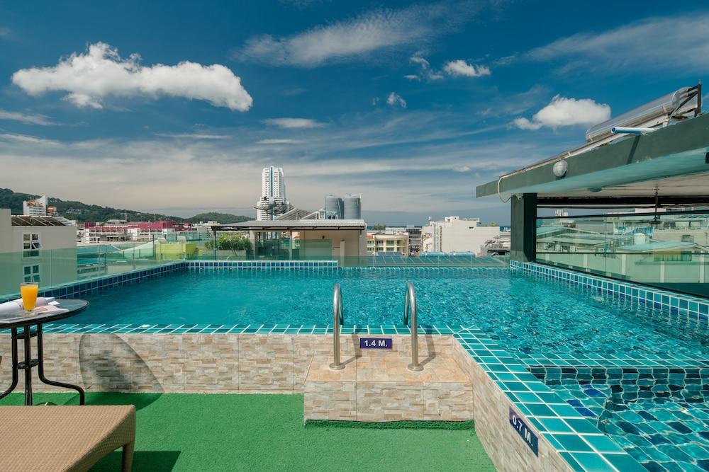 Patong Buri Resort - Rooftop Pool