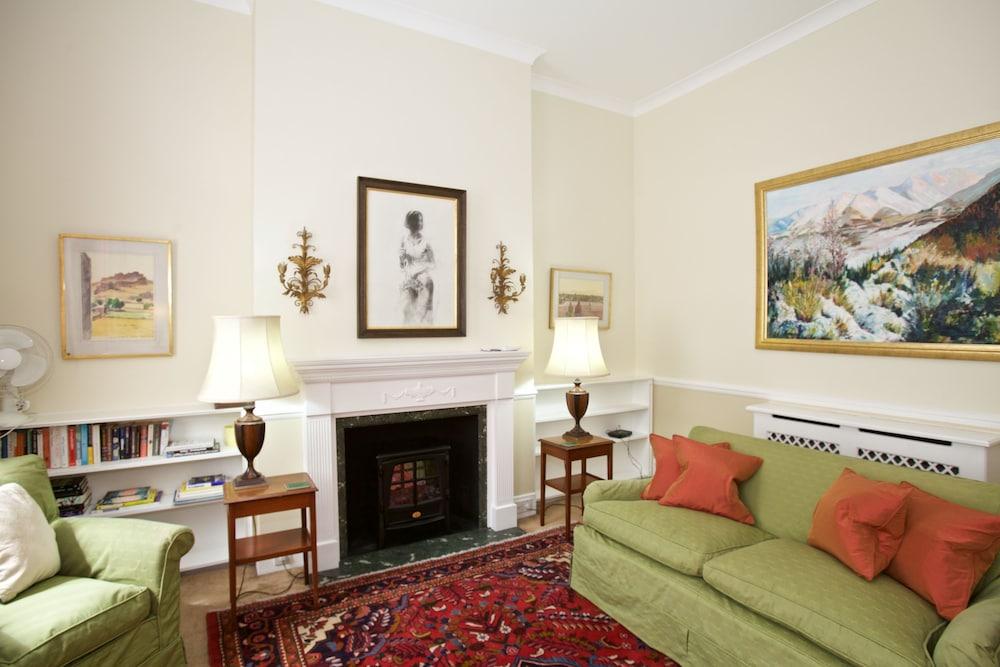 A Place Like Home - Two Bedroom Apartment in Knightsbridge - Interior Detail