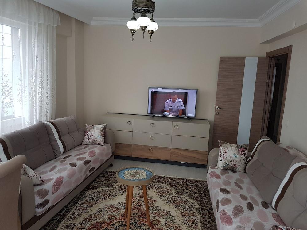 Eyup Sultan Family Apartment - Living Room